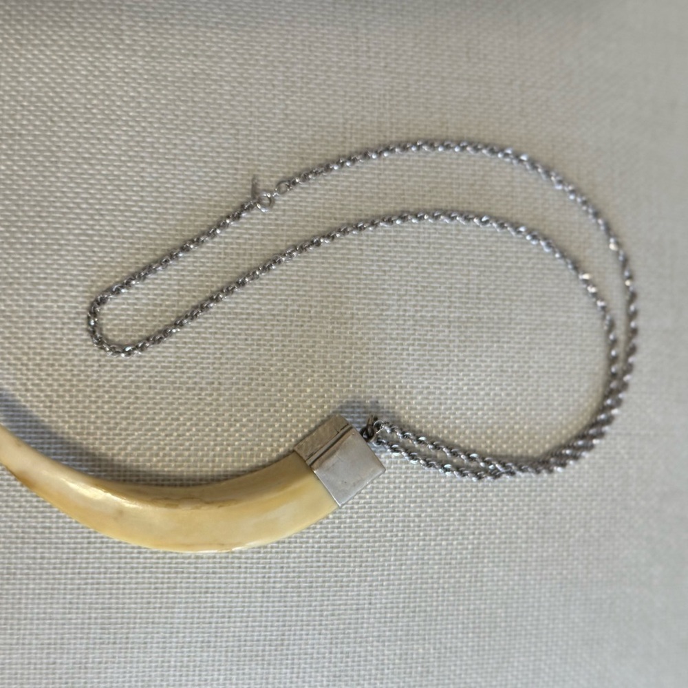 Chic Silver and Bone Tusk Cream Horn Necklace